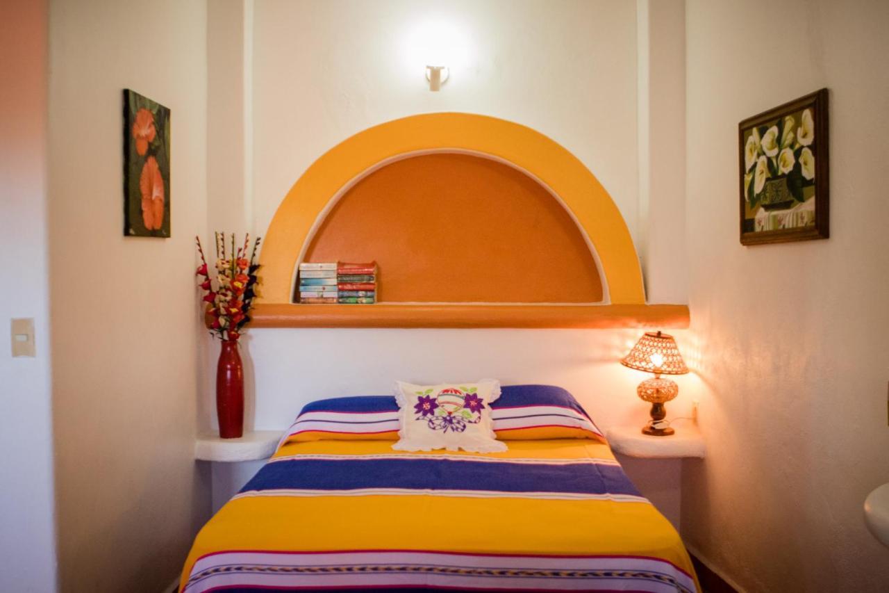 Casa Adriana Hotel Zihuatanejo Exterior foto